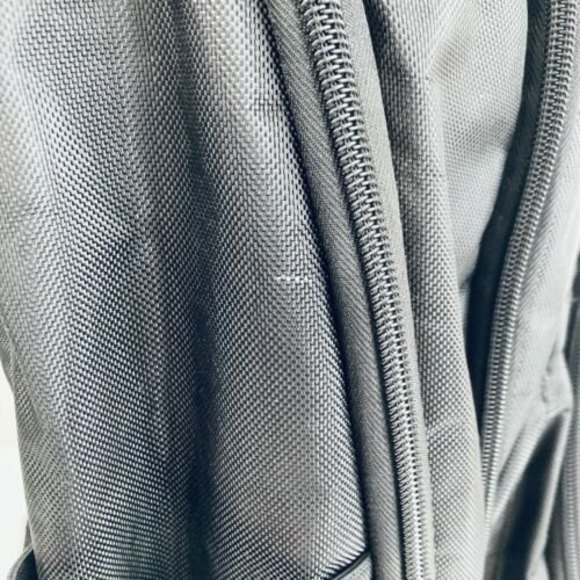 Targus Black Inner And Outer Pockets Buckle Belted Laptop Backpack Case - Picture 6 of 12